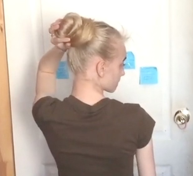 VIDEO - Brush, bun, braid