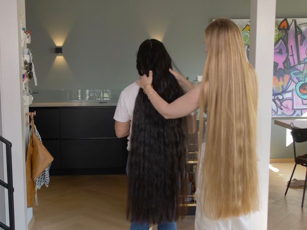 VIDEO - Two very impressive manes