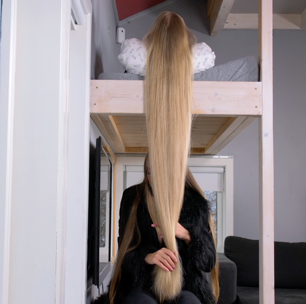 VIDEO - Celina playing with super long blonde hair