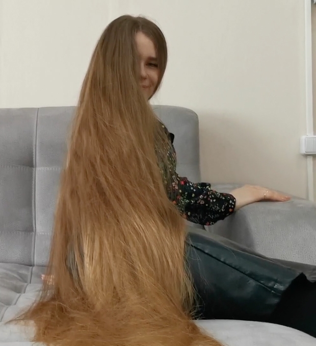 VIDEO - Using floor length hair as a blanket