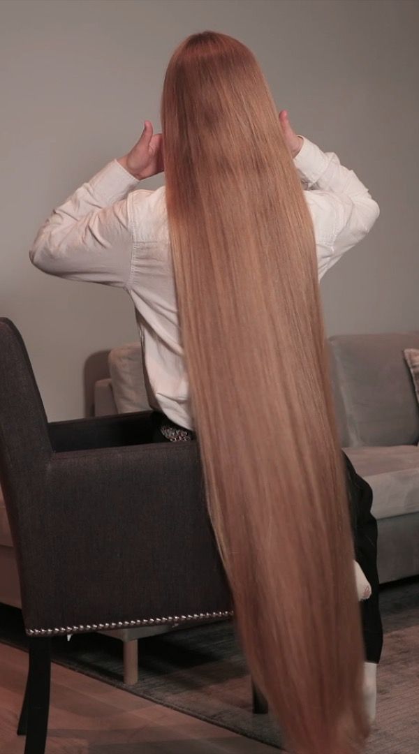 VIDEO - Super long blonde, silky hair brushing and combing