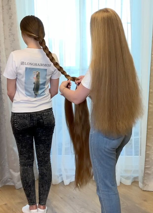 VIDEO - Two sisters with a lot of hair