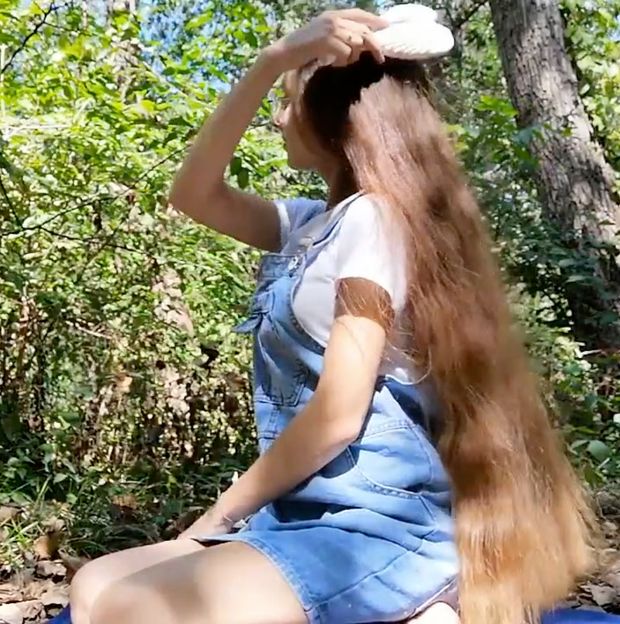VIDEO - Maria in beautiful nature