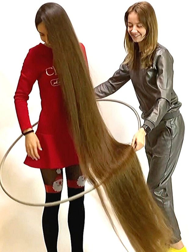 VIDEO - Floor length hair creativity