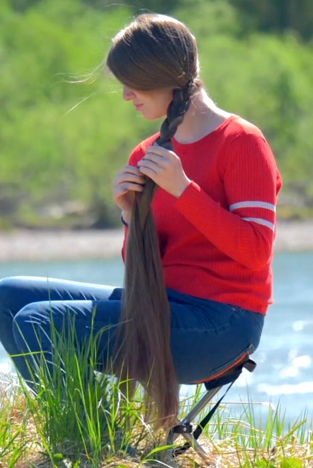 VIDEO - Rapunzel sitting by the water