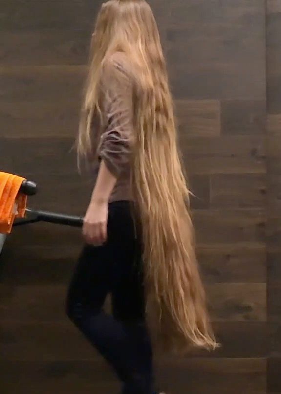 VIDEO - Treadmill Rapunzel