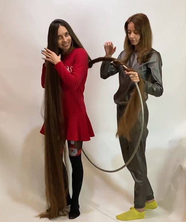 VIDEO - Floor length hair creativity