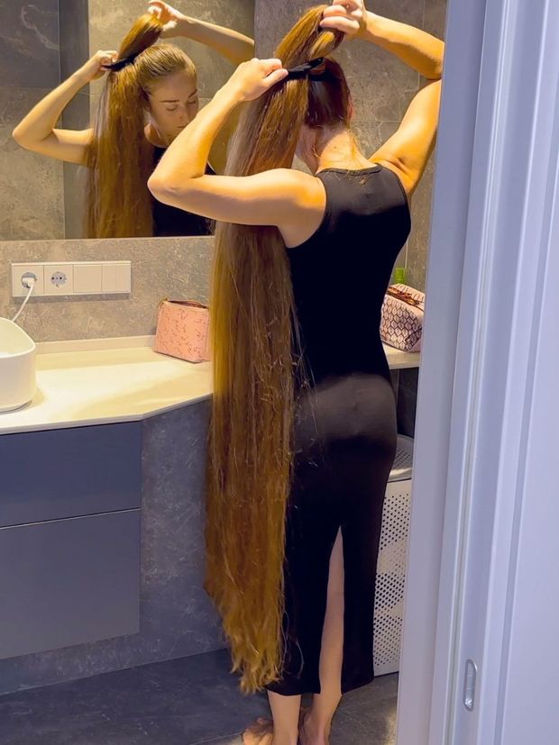 VIDEO - Enormous hair deluxe