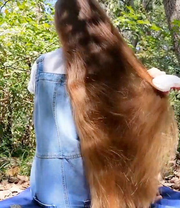 VIDEO - Maria in beautiful nature