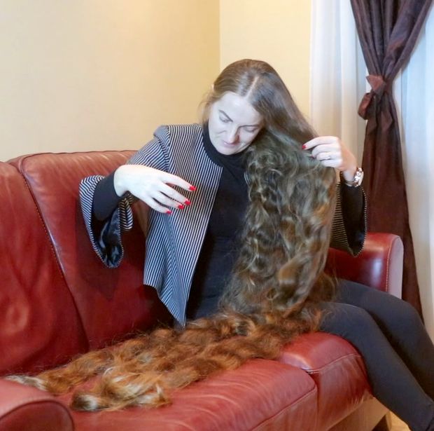 VIDEO - Super heavy floor length hair