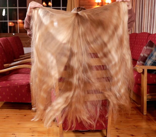 VIDEO - Perfect wavy ponytail sliding