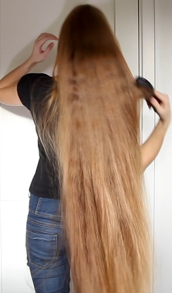 VIDEO - Rakel&#x27;s creative hair show (part 1)