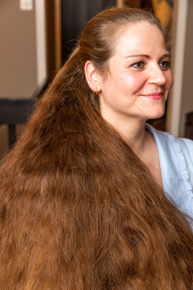 PHOTO SET - Still got that massive hair photoshoot