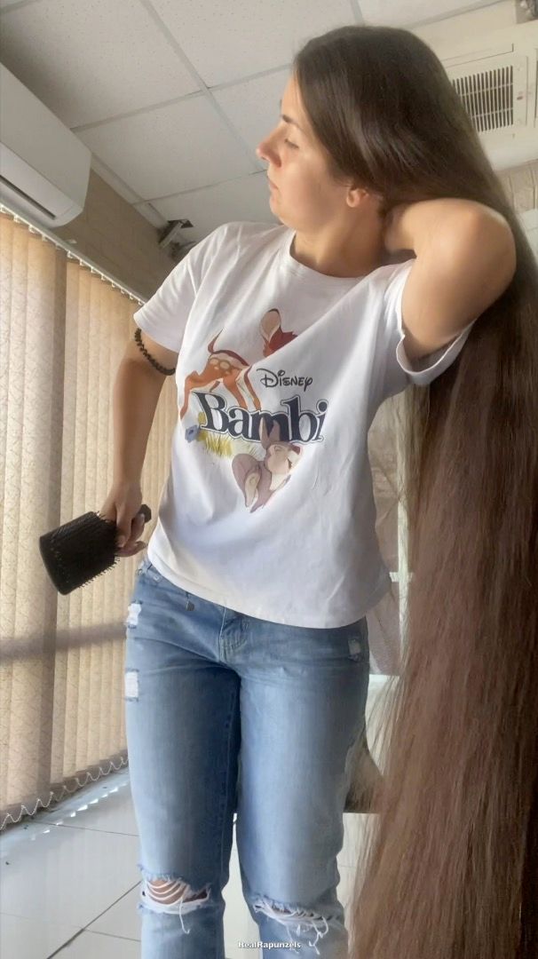 PHONE VIDEO - Insanely thick hair