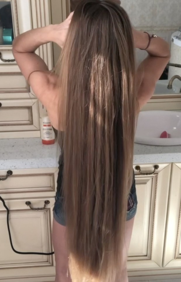 VIDEO - Julia&#x27;s straight hair
