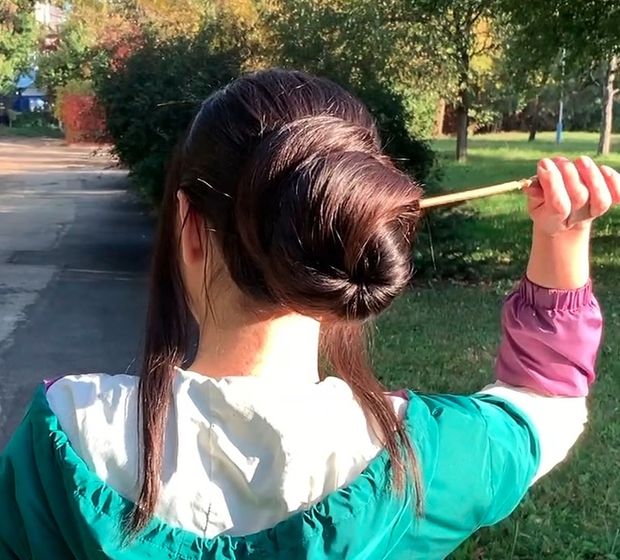 VIDEO - Huge, heavy buns, bangs and a lot of long hair