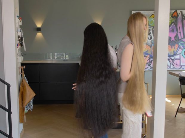 VIDEO - Two very impressive manes
