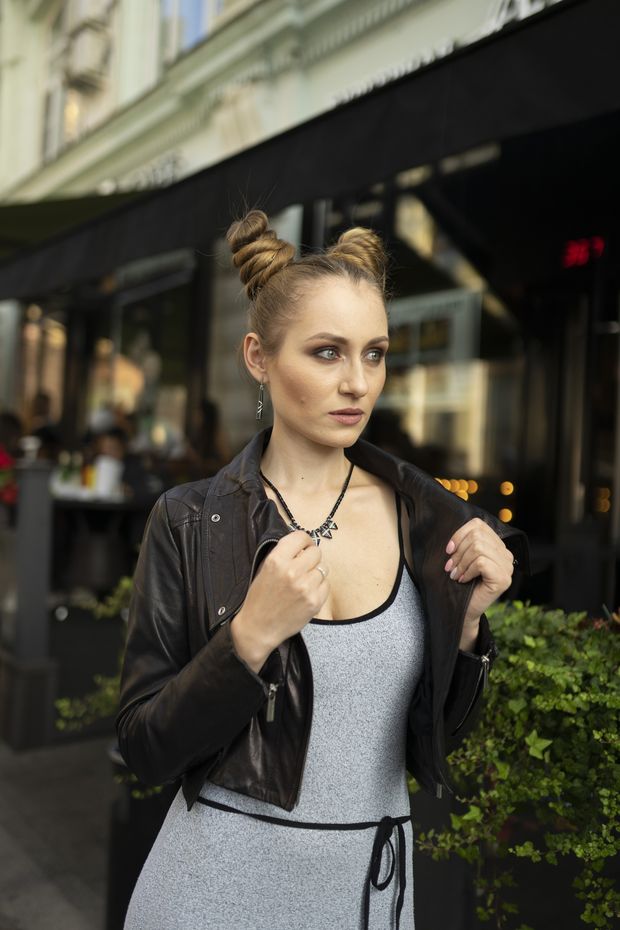 PHOTO SET - Blonde locks, black leather jacket