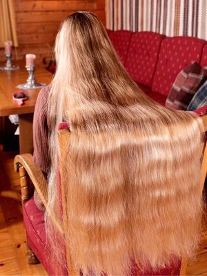 VIDEO - Massive blonde waves sliding