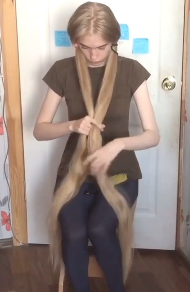 VIDEO - Brush, bun, braid