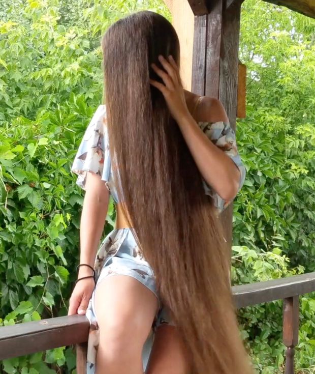 VIDEO - She has so much hair!