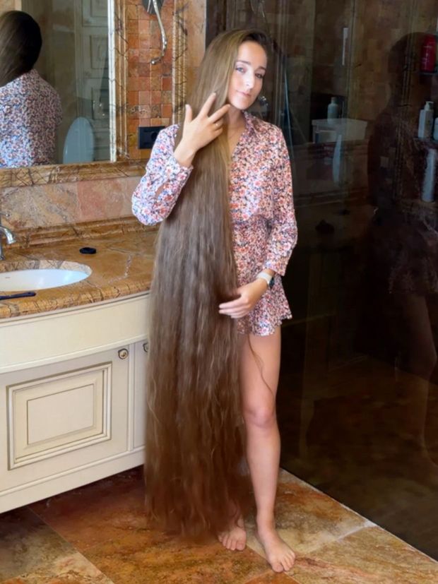 VIDEO - Extreme super thick and long hair