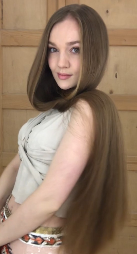 VIDEO - Covered in hair