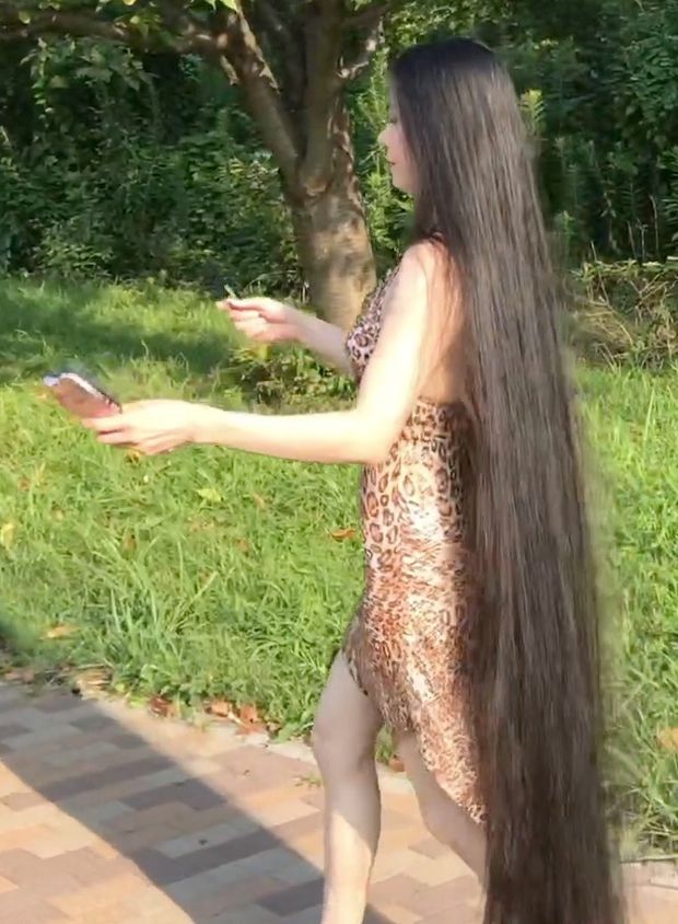 VIDEO - The longest black hair you have ever seen