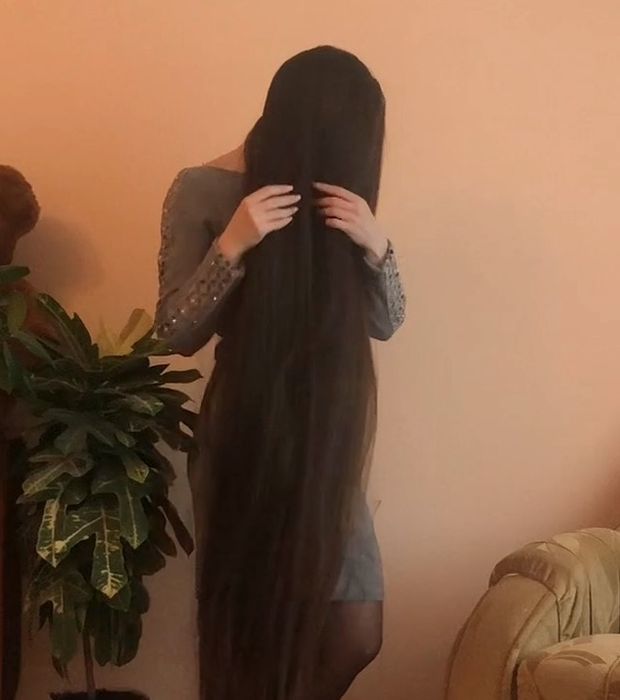 VIDEO - Ivanna&#x27;s super long locks