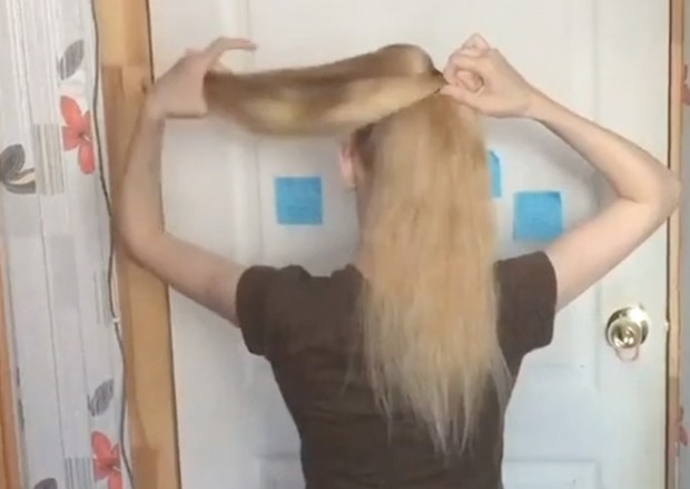 VIDEO - Brush, bun, braid