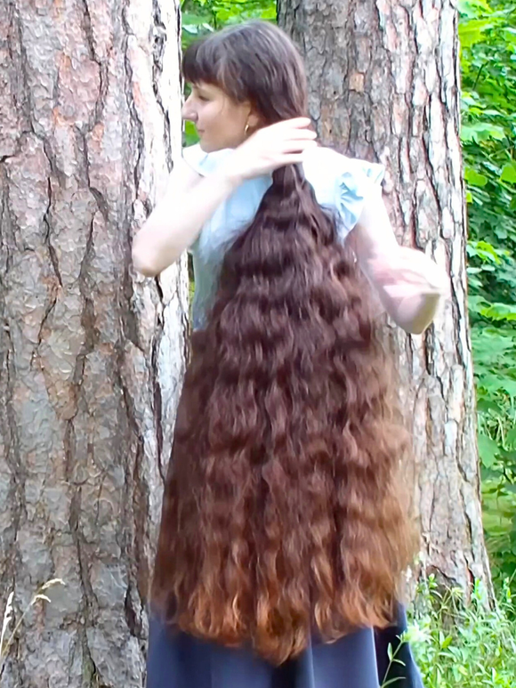 PHONE VIDEO Super thick hair longer than herself