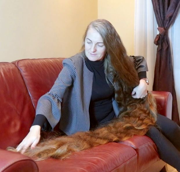 VIDEO - Super heavy floor length hair