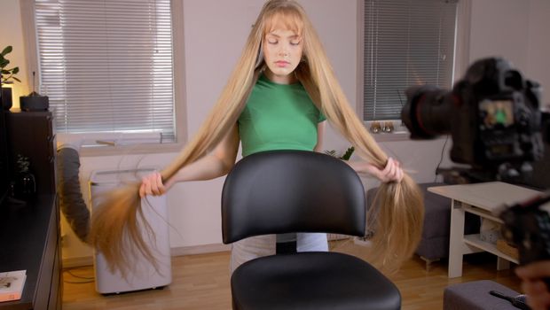 VIDEO - Very beautiful hair display BTS