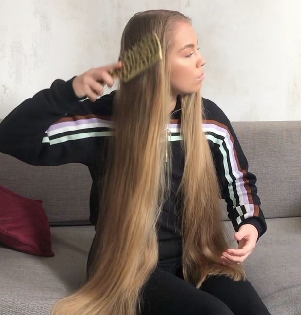 VIDEO - Selma&#x27;s brushing and braiding