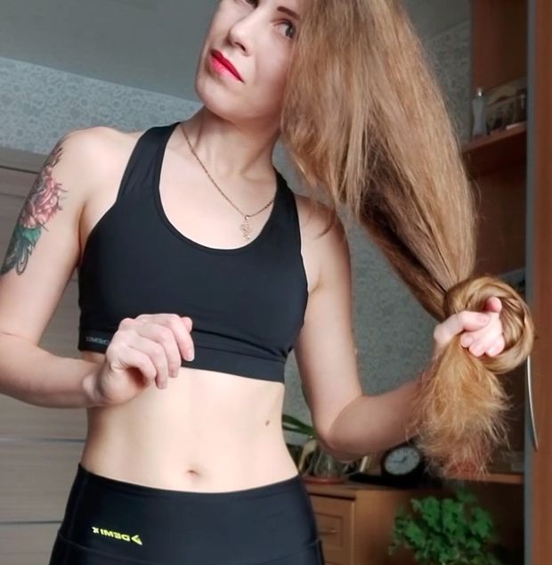 VIDEO - A massive mane and folded hair