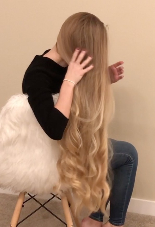 VIDEO - Alena&#x27;s long, healthy curls