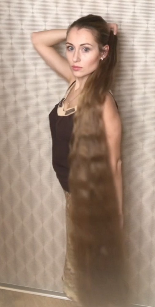 PHONE VIDEO - Katerina&#x27;s hair display
