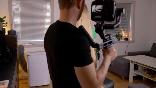 VIDEO - Very beautiful hair display BTS