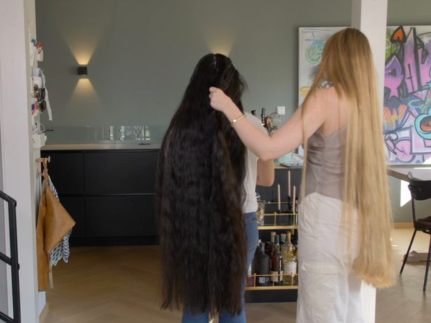 VIDEO - Two very impressive manes