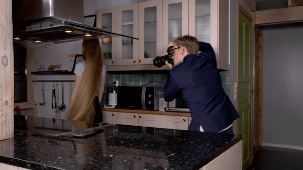 VIDEO - A Rapunzel&#x27;s photoshoot in the kitchen BTS
