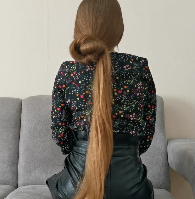 VIDEO - Using floor length hair as a blanket