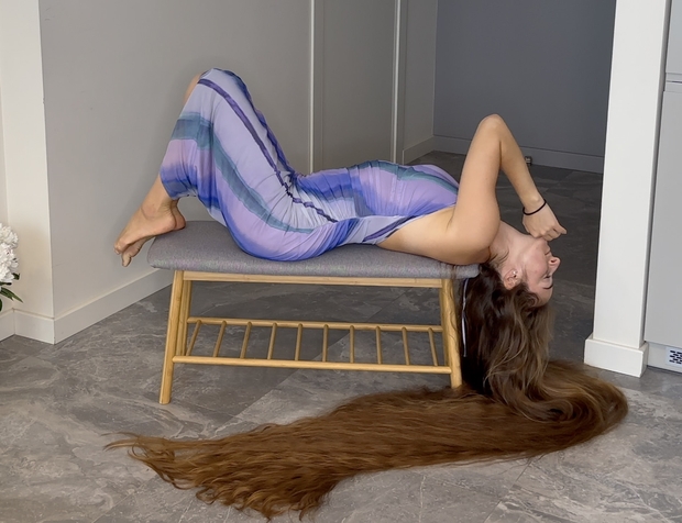 VIDEO - Floor length hair dream
