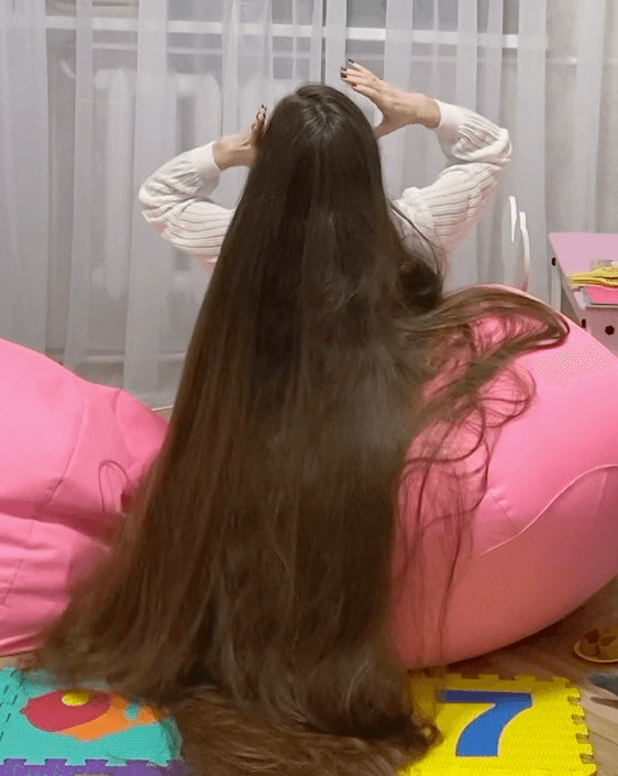 VIDEO - Endless fun with endless hair