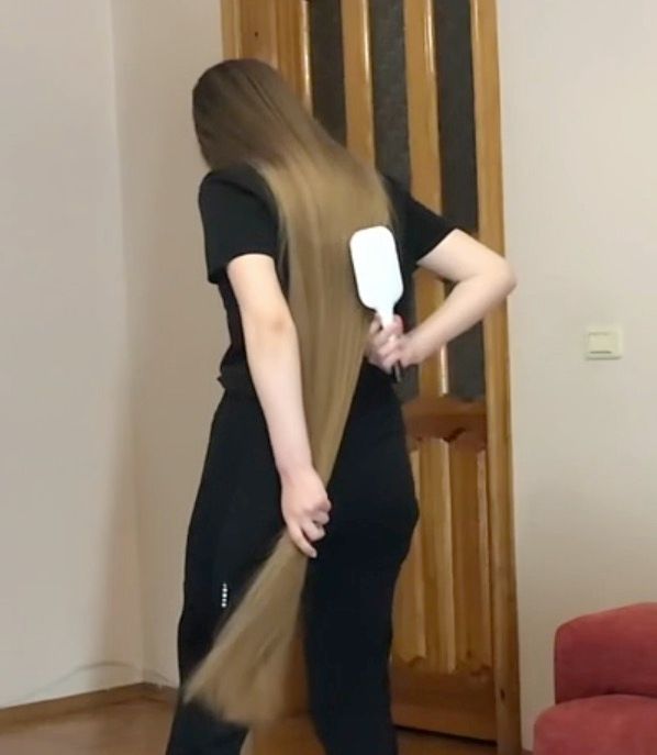 VIDEO - Rapunzel hair dancing and fun