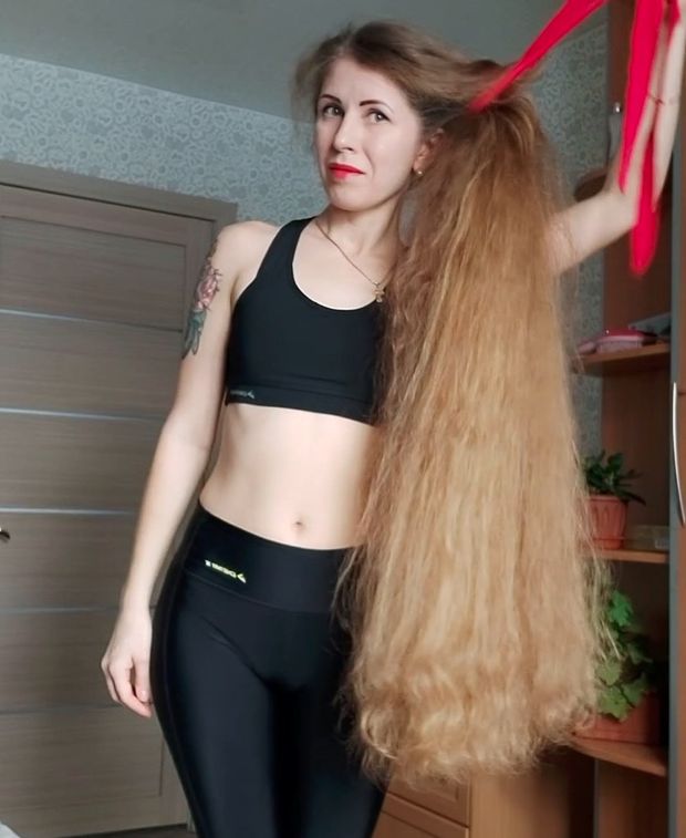 VIDEO - A massive mane and folded hair