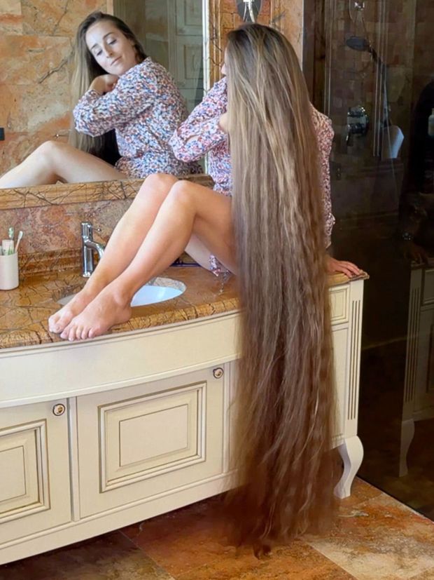 VIDEO - Extreme super thick and long hair