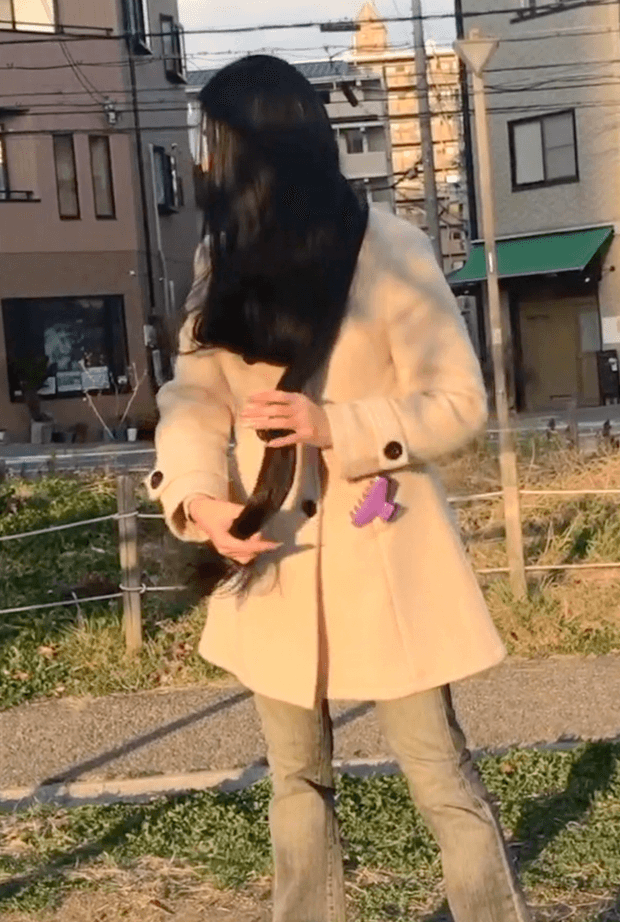 VIDEO - Floor length hair in public 2