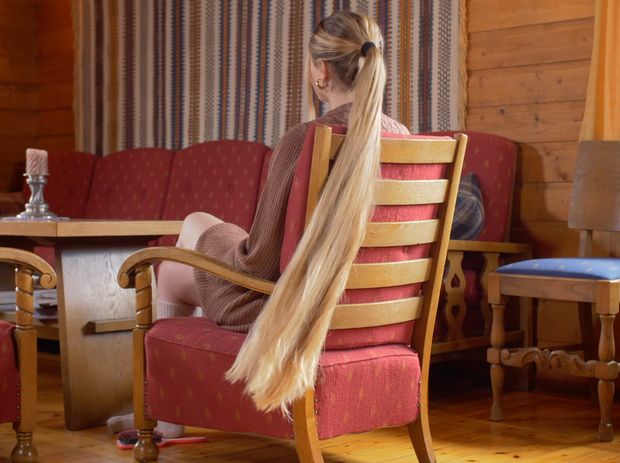 VIDEO - Massive blonde hair sliding and bundrops