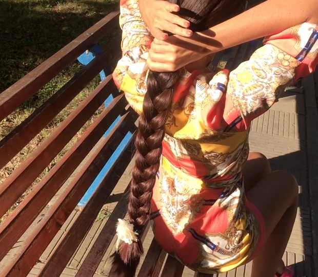 VIDEO - Long fat braid in the sun