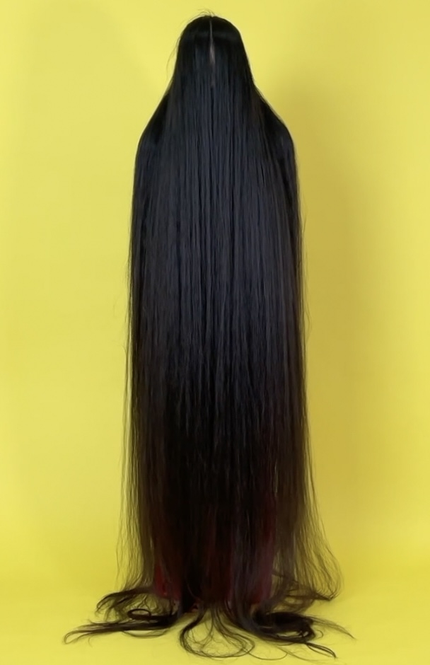 VIDEO - Beyond floor length hair belly dancer